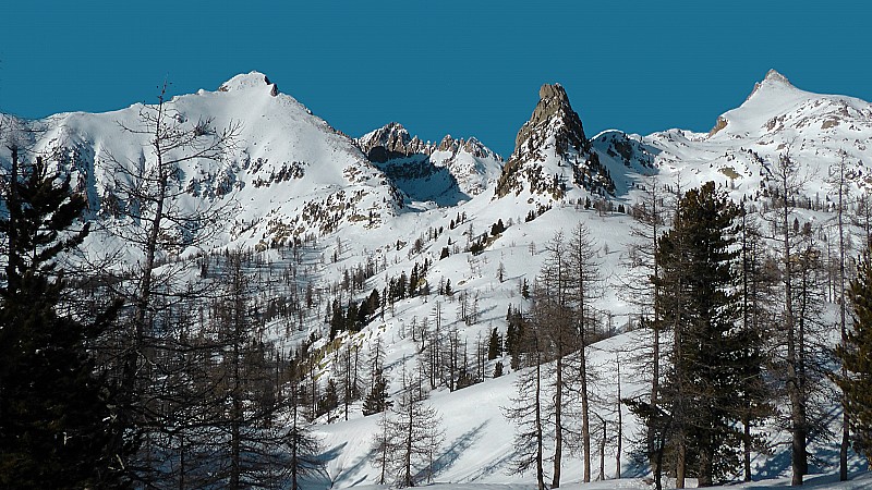 pour finir, Pointe Giegn, Aiguilles Margiole, Cayre Pounchu, et Cayre sud des Bresse de G à Dr
