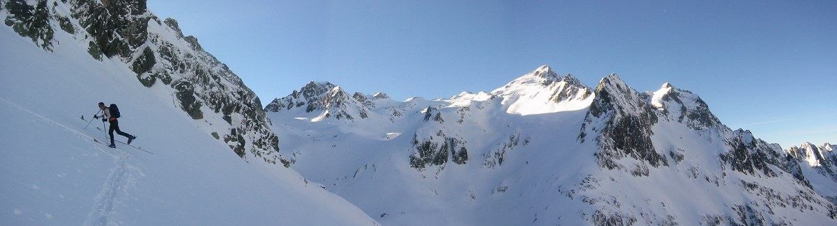 combe Madame : En montant au col de la Croix, vue sur la combe madame, le rocher Blanc, ...