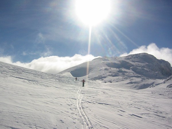 #1 Grand som : Arrivée au sommet, sous un soleil radieux, mais un bon petit vent. Grand som : Arrivée au sommet, sous un soleil radieux, mais un bon petit vent.
