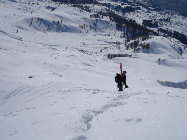 Arête : Manu me rejoint sur le sommet par cette arête un peu dégarnie quand même en haut.