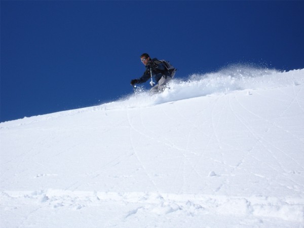 Manu s'éclate : Allez Manu, ça fait 4 jours de neige excellente, 4 jours de grand ski !