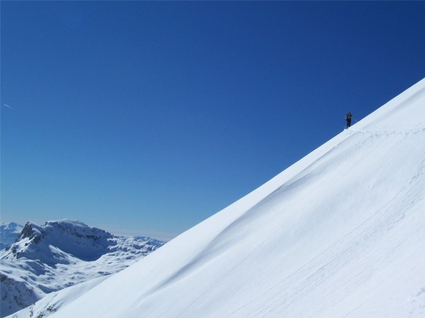 Trace de montée : La montée en oblique est aérienne...
En bas à gauche la Pousterle