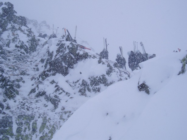#1 Mecekoi?? : Les militaires attendent leur tour dans la tempête pour faire un rappel.... Mecekoi?? : Les militaires attendent leur tour dans la tempête pour faire un rappel....