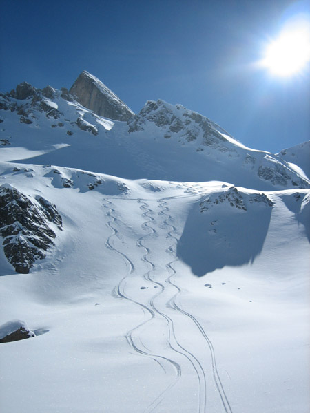 #12 Traces sous la Pierra Menta : Et hop, un p Traces sous la Pierra Menta : Et hop, un p'tit morceau de Beaufort pour se remettre de ses émotions et c'est reparti pour une descente de rêve !!