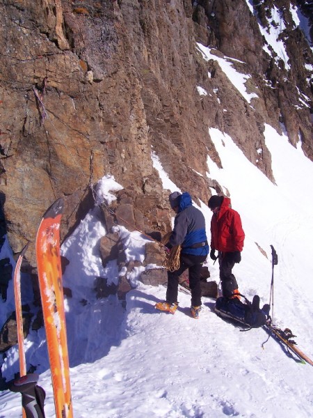 #1 Le sommet des difficultés : Au col, les anneaux de rappel sont évidents et n Le sommet des difficultés : Au col, les anneaux de rappel sont évidents et n'attendent que la corde des skieurs-alpinistes