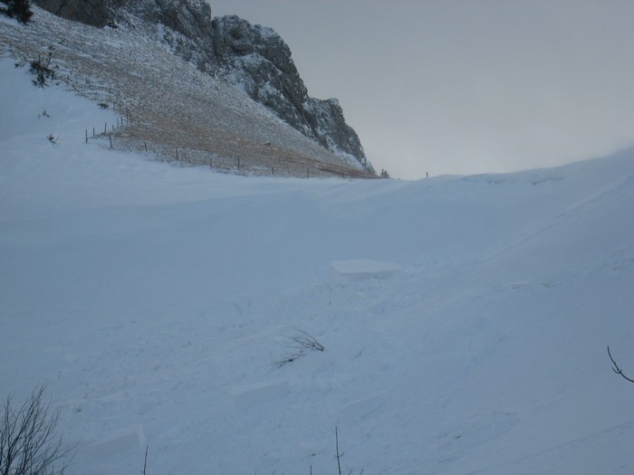 #5 Une grande partie de la corniche est descendue, mais attention, il en reste encore. Une grande partie de la corniche est descendue, mais attention, il en reste encore.