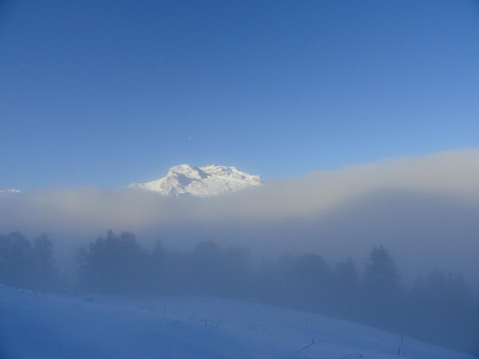 #3 Vue sur la Tournette : Au dessus du brouillard, la Tournette se rechauffe au soleil! Vue sur la Tournette : Au dessus du brouillard, la Tournette se rechauffe au soleil!