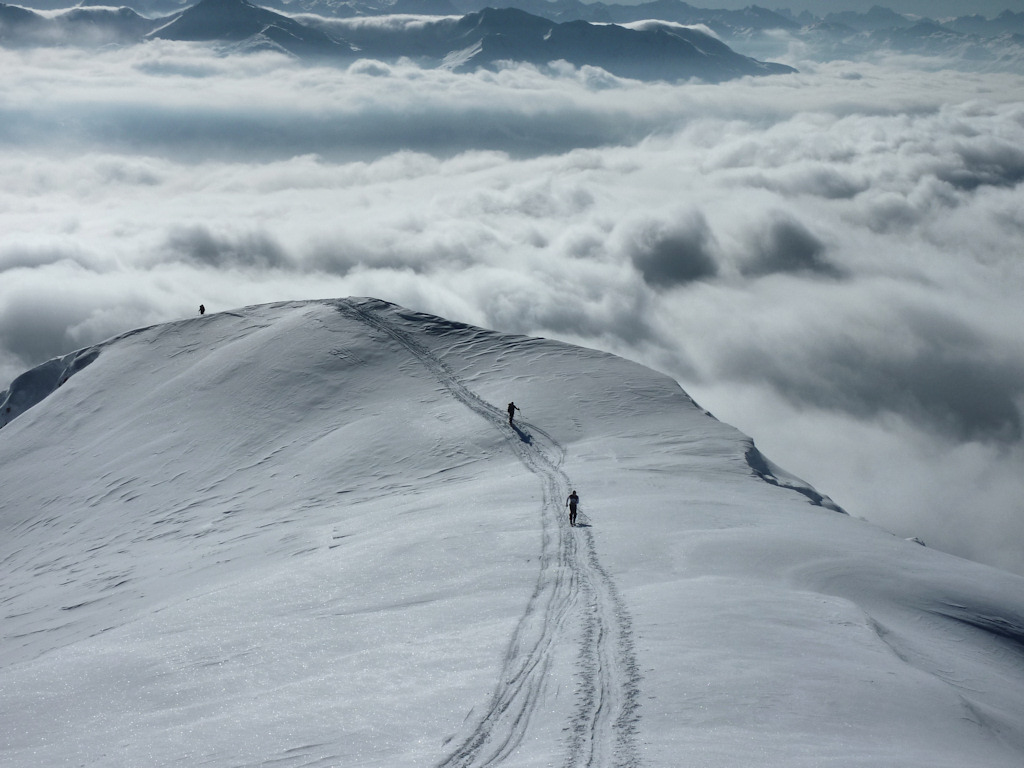 #5 Au dessus de la mer de nuage : Sur la croupe Sud. Au dessus de la mer de nuage : Sur la croupe Sud.