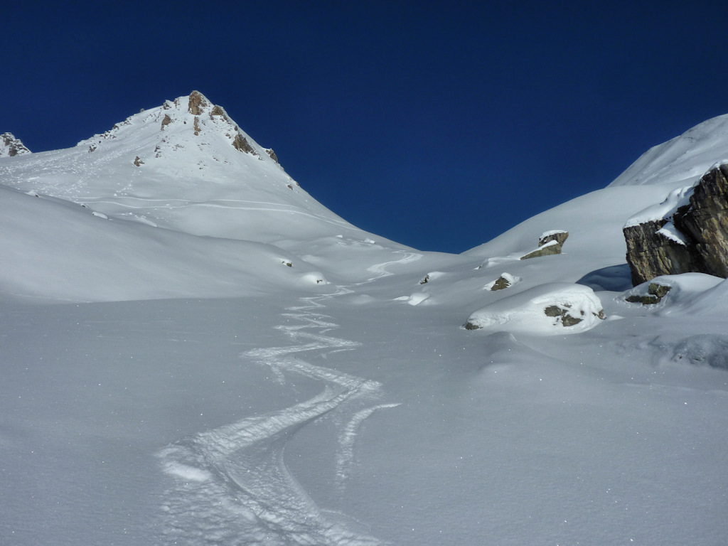 #9 Sous le Col du Rosset : Superbe descente dans le vallon de Portette. Sous le Col du Rosset : Superbe descente dans le vallon de Portette.
