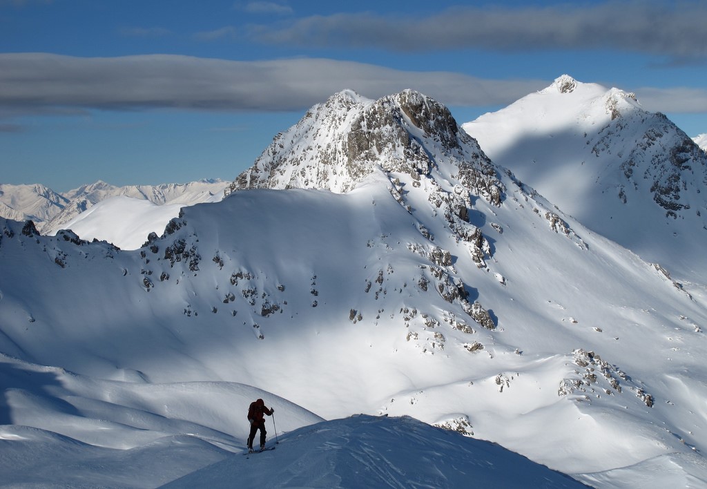Au sommet de Tête Noire : Pic de Roche Noire à gauche et Pic des Chalanches à droite.