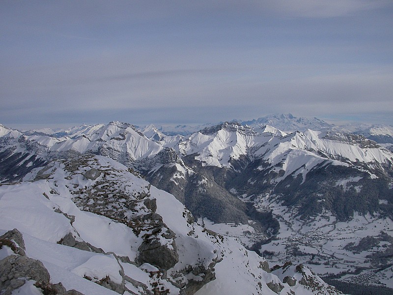 Panorama Nord Est : Le Trélod, l'Arcalod, le Mont Blanc (cherchez l'intru)