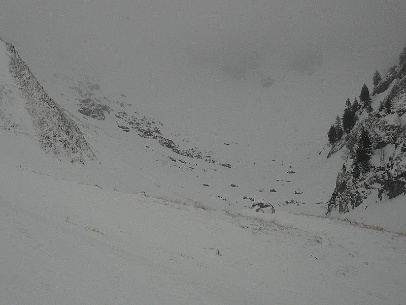 #3 col de Planchamp ! : Quand le Ski de rando se transforme en lutte. Le Col est au fond dans les nuages et sous 60km/h de vent ...
Recherche désespérément le Soleil ... col de Planchamp ! : Quand le Ski de rando se transforme en lutte. Le Col est au fond dans les nuages et sous 60km/h de vent ...
Recherche désespérément le Soleil ...