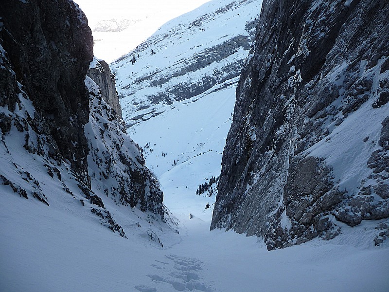 #3 montée : vue du coillu depuis environ la 1/2 du couloir montée : vue du coillu depuis environ la 1/2 du couloir