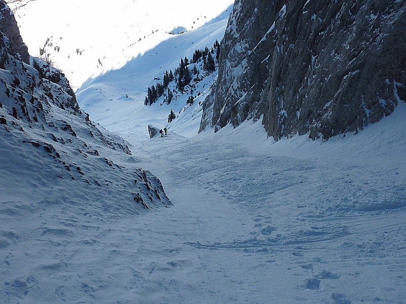 #13 Coillu à Bordel : En bas au dessus du gros bloc. Neige douce, mais on aurait aimé un peu plus de profonde! Coillu à Bordel : En bas au dessus du gros bloc. Neige douce, mais on aurait aimé un peu plus de profonde!