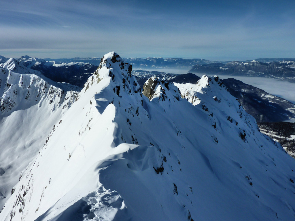 Pointe de l'arbenne (2446 m) : La Combe de Savoie est dans le brouillard.