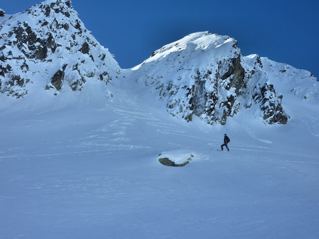 couloir NE vue du bas : Bien rempli, mais neige croutée