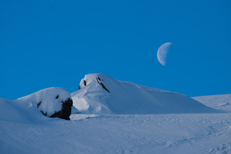 #4 Neige et lune : Pendant la montée vers la baisse de la Valmasque depuis le refuge des Merveilles Neige et lune : Pendant la montée vers la baisse de la Valmasque depuis le refuge des Merveilles