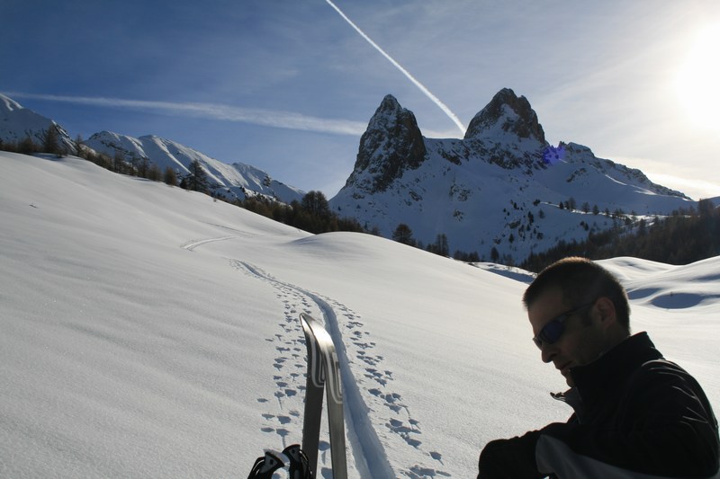 #5 Olivier remet les peaux : après 100 m de descente dans une poudre de cinéma qu Olivier remet les peaux : après 100 m de descente dans une poudre de cinéma qu'il ne fallait surtout pas rater !!!