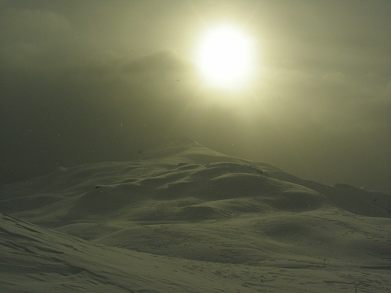 #3 Temps chaotique : Vue sur les Pelissons - après une averse de neige et un peu de brouillard, le soleil perce à nouveau Temps chaotique : Vue sur les Pelissons - après une averse de neige et un peu de brouillard, le soleil perce à nouveau
