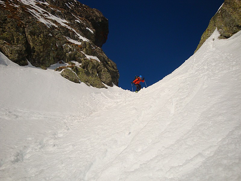 #8 brèche du rissiou : thomas au début de la descente du couloir brèche du rissiou : thomas au début de la descente du couloir