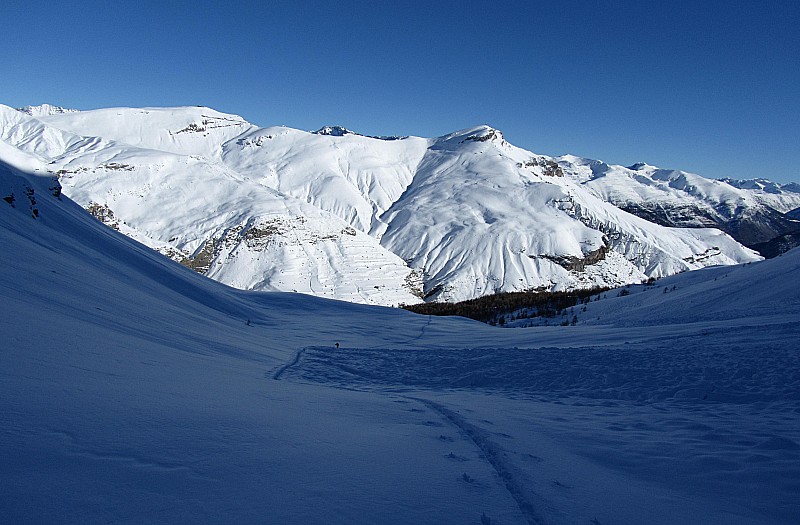 TRAVERSEE COL DES BARRIERES : Passage tout près des avalanches