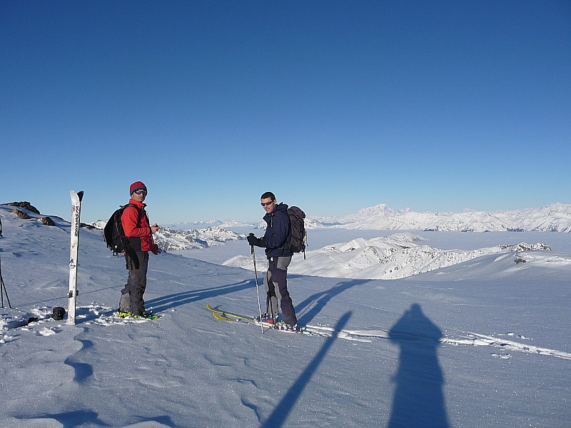 Sous l'aiguille de la Laisse : les ombres s'étirent, le soleil est rasant