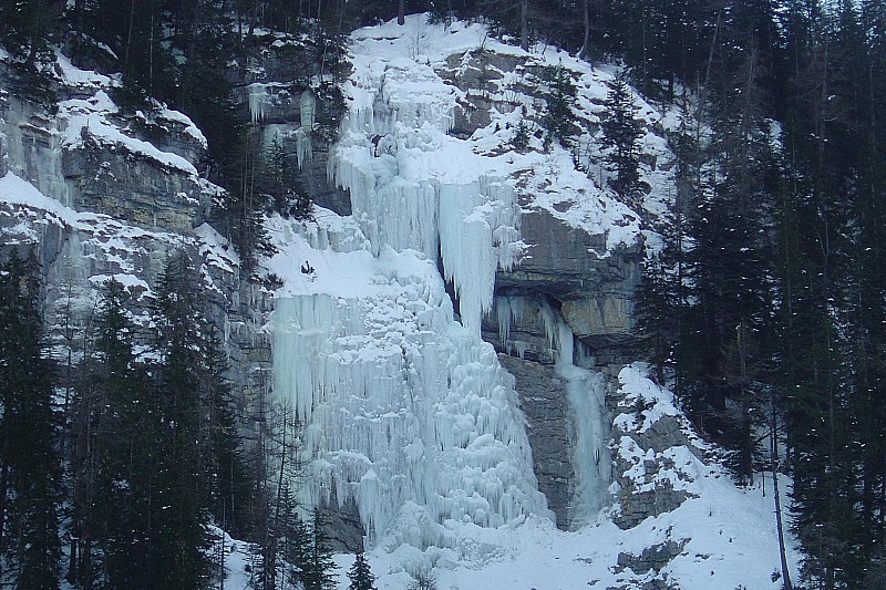 #1 cascade de droite Gialorgues : cela semble bon! cascade de droite Gialorgues : cela semble bon!