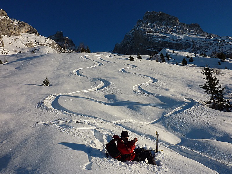 #8 Combe du Charvet : Il est tombé alors il en profite pour visionner ses videos Combe du Charvet : Il est tombé alors il en profite pour visionner ses videos