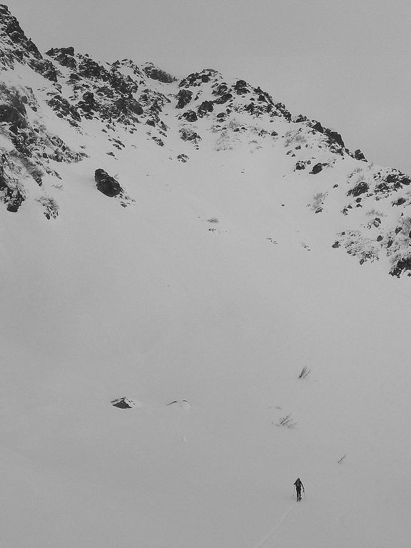 #2 Sciallet couloir Nord : au pied du couloir, il est plutot bien rempli pour la saison Sciallet couloir Nord : au pied du couloir, il est plutot bien rempli pour la saison
