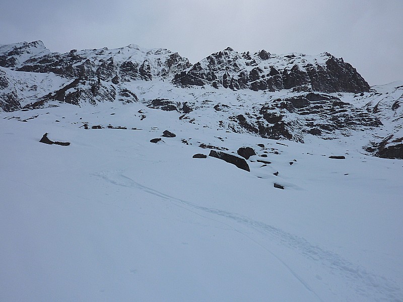 #12 Descente sur Pététry : Ca passe assez bien dans la croupe du milieu. Un peu de tout comme neige, pas du grand ski. Descente sur Pététry : Ca passe assez bien dans la croupe du milieu. Un peu de tout comme neige, pas du grand ski.