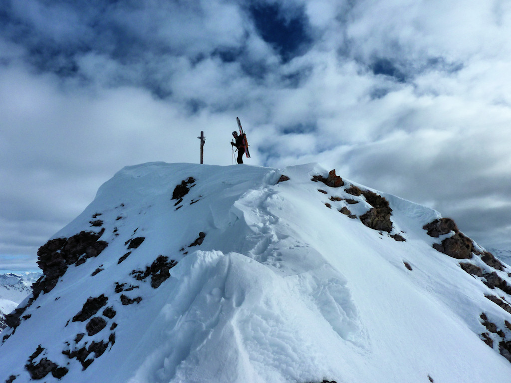 #12 Le sommet : Un vent fort nous surprend sur l Le sommet : Un vent fort nous surprend sur l'arête.