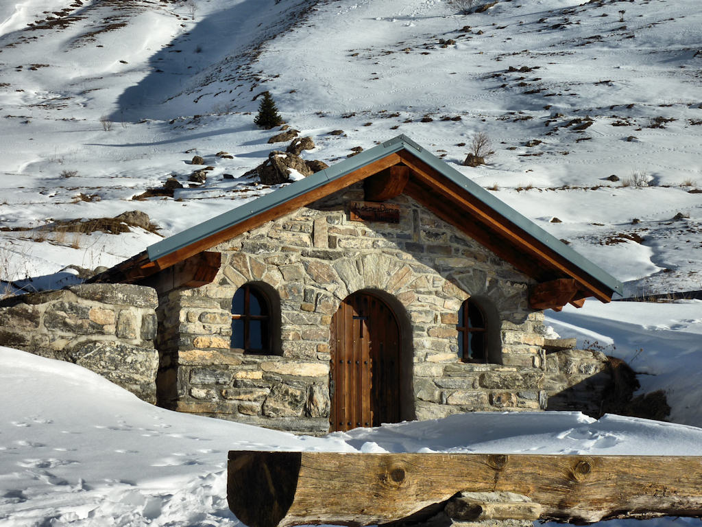 #3 Notre Dame des neiges : Dans le sympathique village de la Pesée. Notre Dame des neiges : Dans le sympathique village de la Pesée.