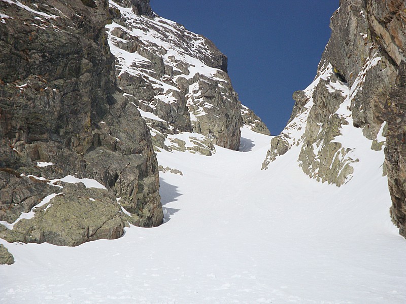 #2 brèche du rissiou : couloir bien en neige lourde mais coule un peut qund meme brèche du rissiou : couloir bien en neige lourde mais coule un peut qund meme