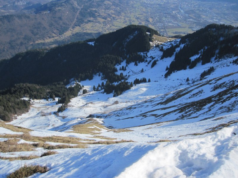 #1 La face de montée vue du haut : Il faut louvoyer entre les arbustres mais cela passe assez bien La face de montée vue du haut : Il faut louvoyer entre les arbustres mais cela passe assez bien