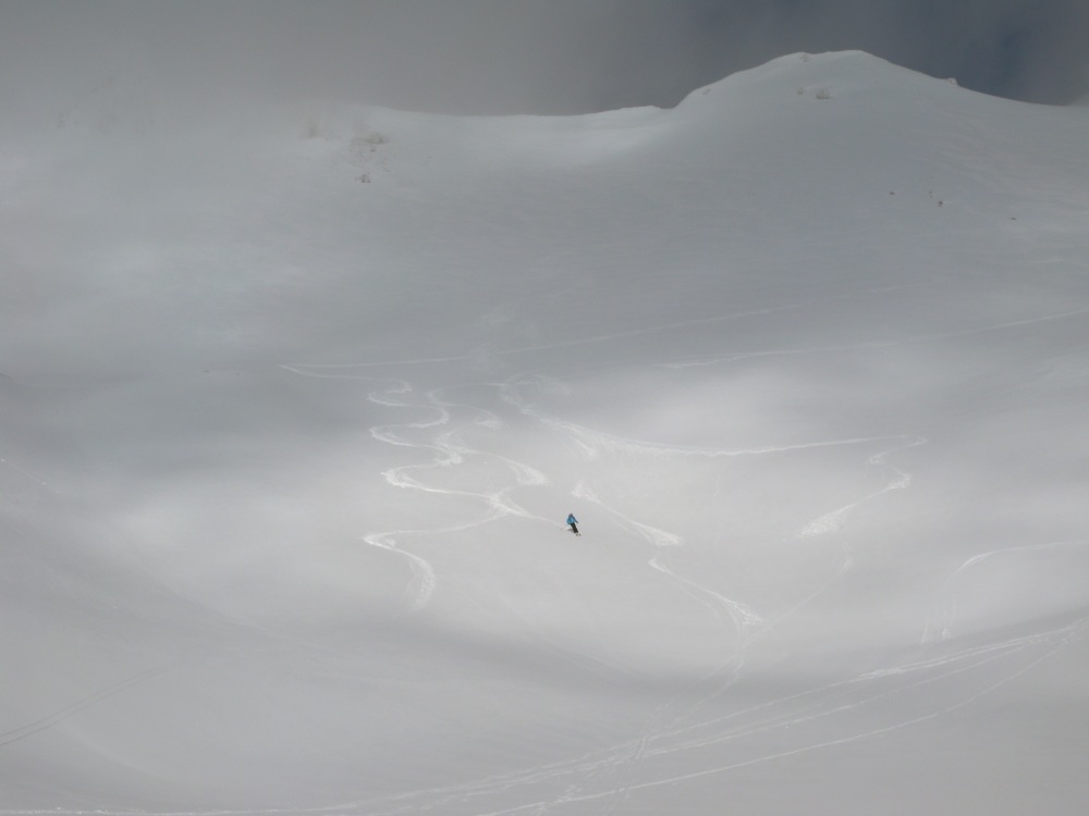 #7 Frémamorte : passage "pas si pire" sous le col après la partie vitrifiée où les boules kies étaient de rigueur pour supporter le bruit des skis ! Frémamorte : passage "pas si pire" sous le col après la partie vitrifiée où les boules kies étaient de rigueur pour supporter le bruit des skis !