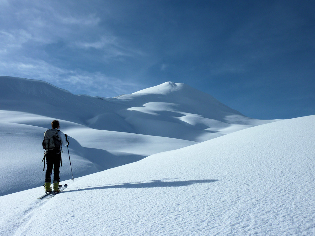 #4 Sous le sommet : Les conditions s Sous le sommet : Les conditions s'améliorent, la neige porte.