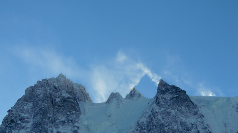 #2 Vent : Là-haut, le vent joue avec les sommets. Vent : Là-haut, le vent joue avec les sommets.