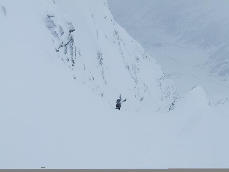 #4 Pointe de Chaborgne : Serge qui vient de franchir la petite barre en mixte, en haut du couloir Pointe de Chaborgne : Serge qui vient de franchir la petite barre en mixte, en haut du couloir