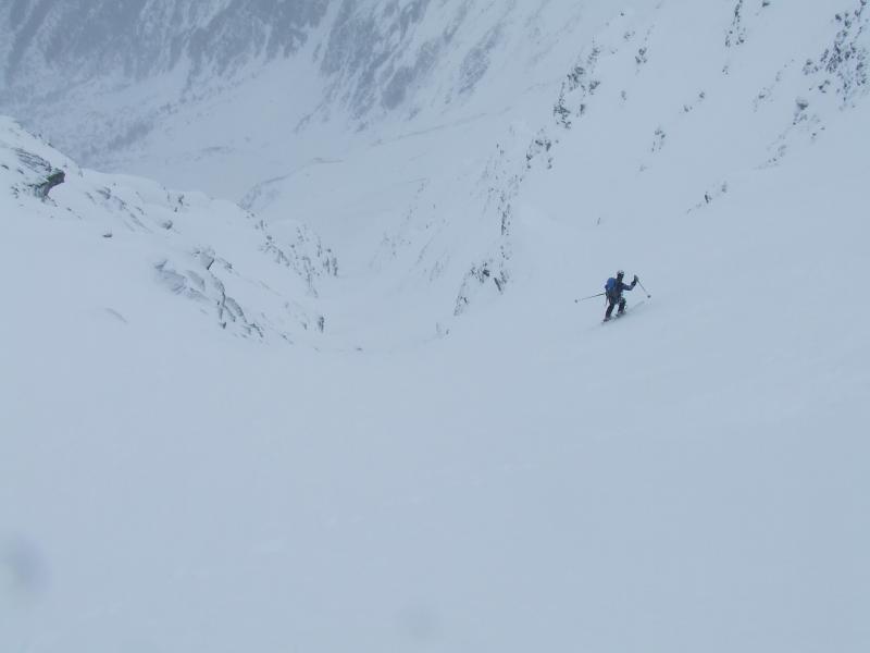 #5 Pointe de Chaborgne : On contourne par la droite, la petite barre rocheuse en mixte, qui recupère un autre couloir Pointe de Chaborgne : On contourne par la droite, la petite barre rocheuse en mixte, qui recupère un autre couloir