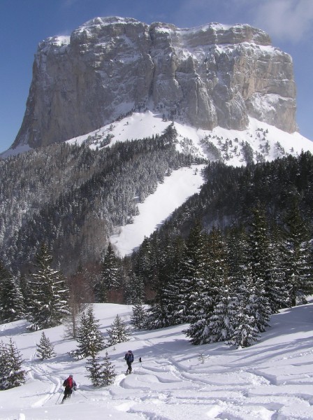 #2 Anne-Cé sous le Mt-Aiguille : Splendide panorama toute la journée. Anne-Cé se régale sous le regard du Mt-Aiguille Anne-Cé sous le Mt-Aiguille : Splendide panorama toute la journée. Anne-Cé se régale sous le regard du Mt-Aiguille