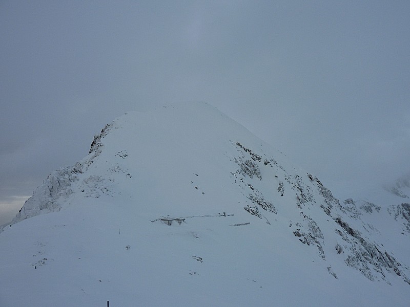#3 Cime de Frémamorte : Vue de la cime de Frémamorte depuis le col du même nom. Le ciel est bas. (env 08h30) Cime de Frémamorte : Vue de la cime de Frémamorte depuis le col du même nom. Le ciel est bas. (env 08h30)