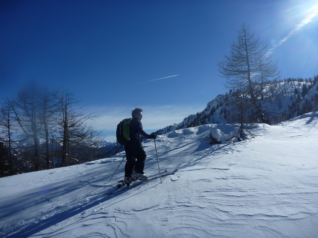 #3 Salèse : Au-dessus du col de Salèse, avec le vallon ensoleillé en arrière-plan Salèse : Au-dessus du col de Salèse, avec le vallon ensoleillé en arrière-plan