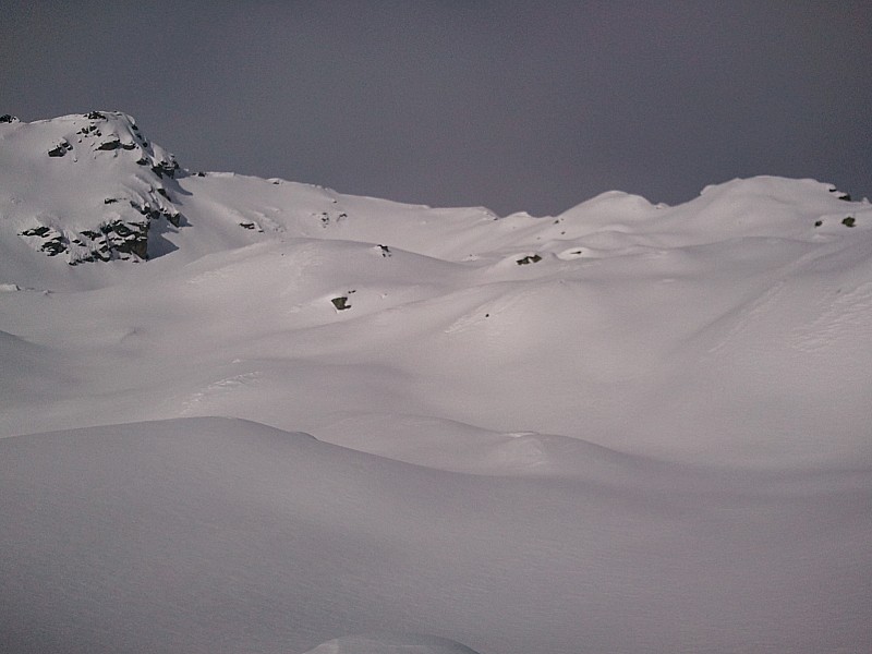 #4 toujours blanc : la crête au loin toujours blanc : la crête au loin