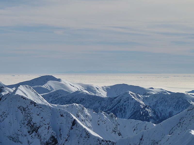 #8 téte des Bresses sud : la bas au dessus des nuages,la Corse. téte des Bresses sud : la bas au dessus des nuages,la Corse.