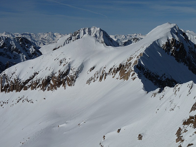 #5 téte des Bresses sud : Une trace de montée récente dans le couloir de Tablas sud. téte des Bresses sud : Une trace de montée récente dans le couloir de Tablas sud.