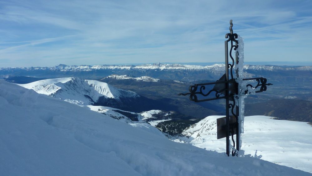 #4 Croix du Sergent Pinelli : sous 1600m, le Vercors est bien sec Croix du Sergent Pinelli : sous 1600m, le Vercors est bien sec