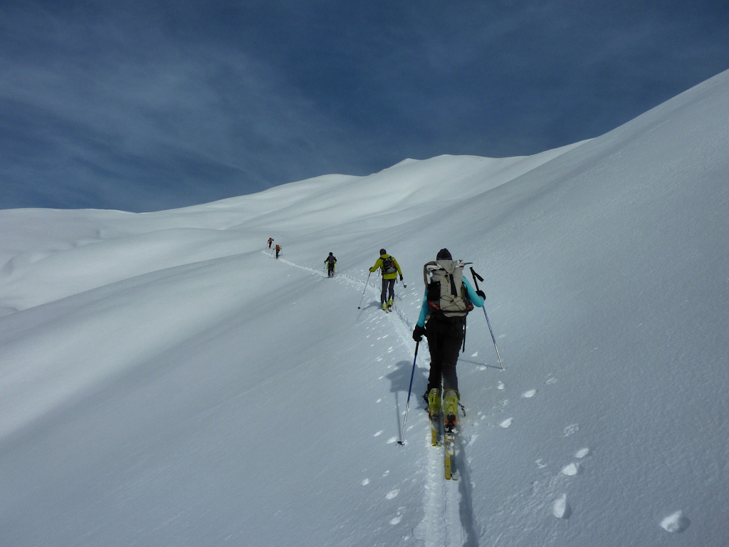 #18 Montée tranquille en apparence : En direction du collet situé entre l Montée tranquille en apparence : En direction du collet situé entre l'antécime et le sommet.