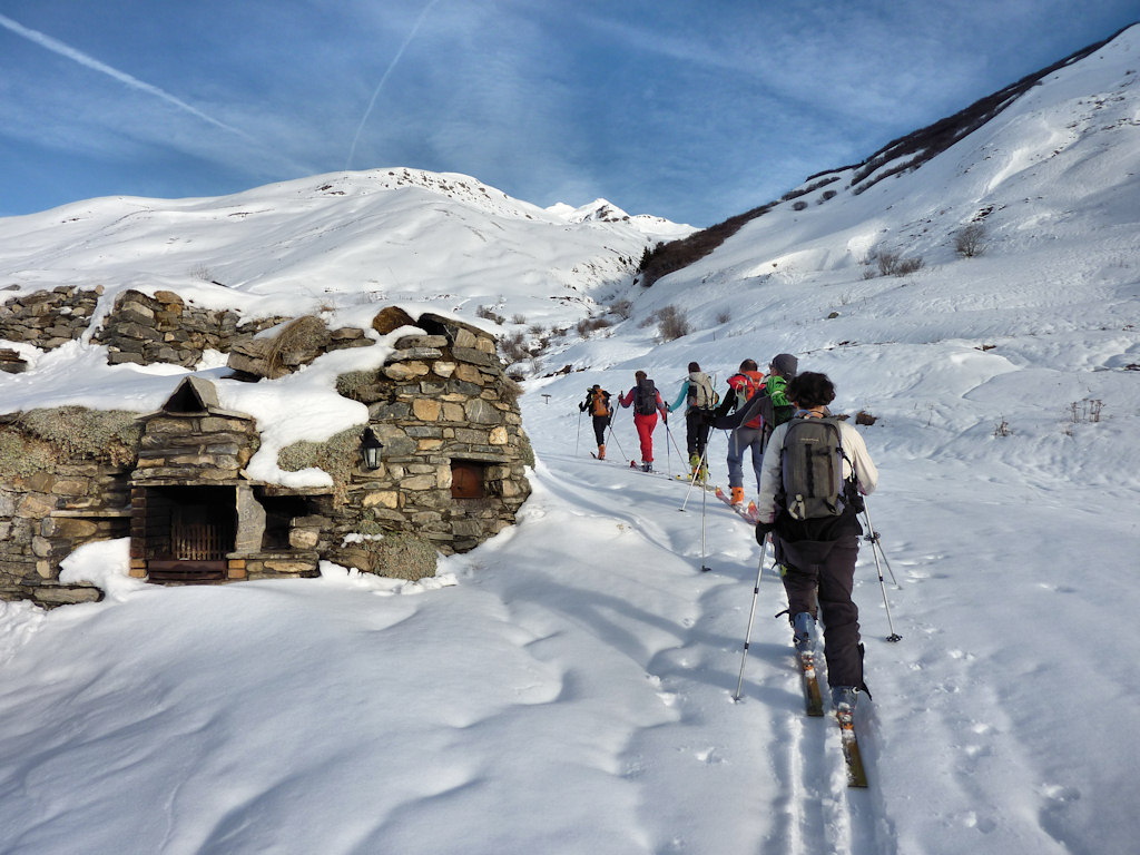 #1 Le hameau de la Pesée : C Le hameau de la Pesée : C'est à partir d'ici que nous allons commencer à 'déniveller' un peu.
