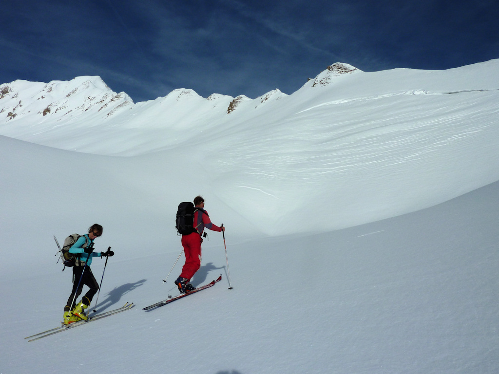 #7 Sous le col de Corne Noire : En bordure de l Sous le col de Corne Noire : En bordure de l'itinéraire de la neige qui plisse ...