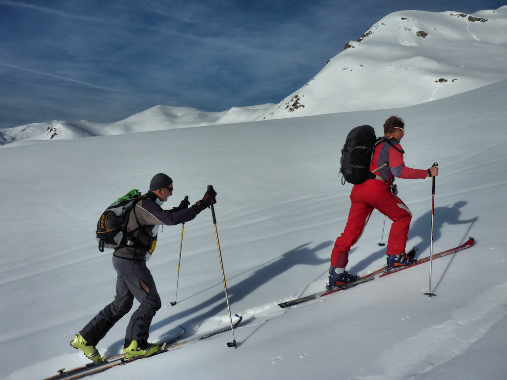 #4 En montant vers Corne Noire : David suivi de Patrick qui nous accompagne pour la première fois. En montant vers Corne Noire : David suivi de Patrick qui nous accompagne pour la première fois.